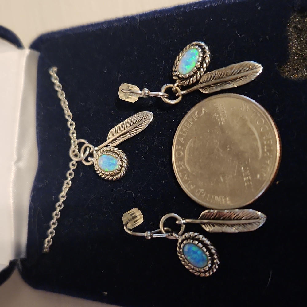 Montana Silversmith's Opal necklace and earrings set. - Picture 3 of 6